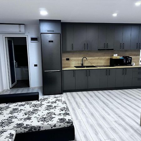 Whitehouse2 Apartman Arad Kültér fotó