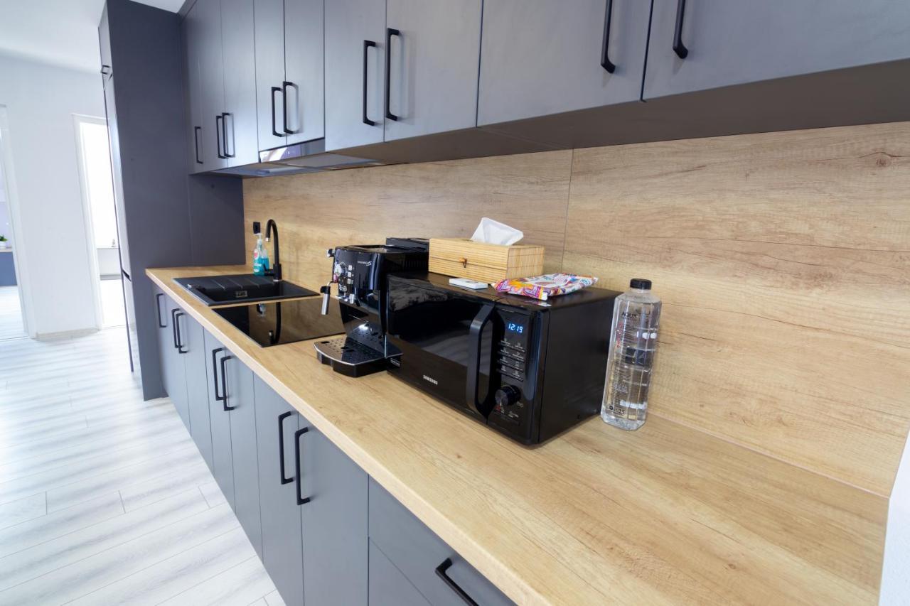 Whitehouse2 Apartman Arad Kültér fotó