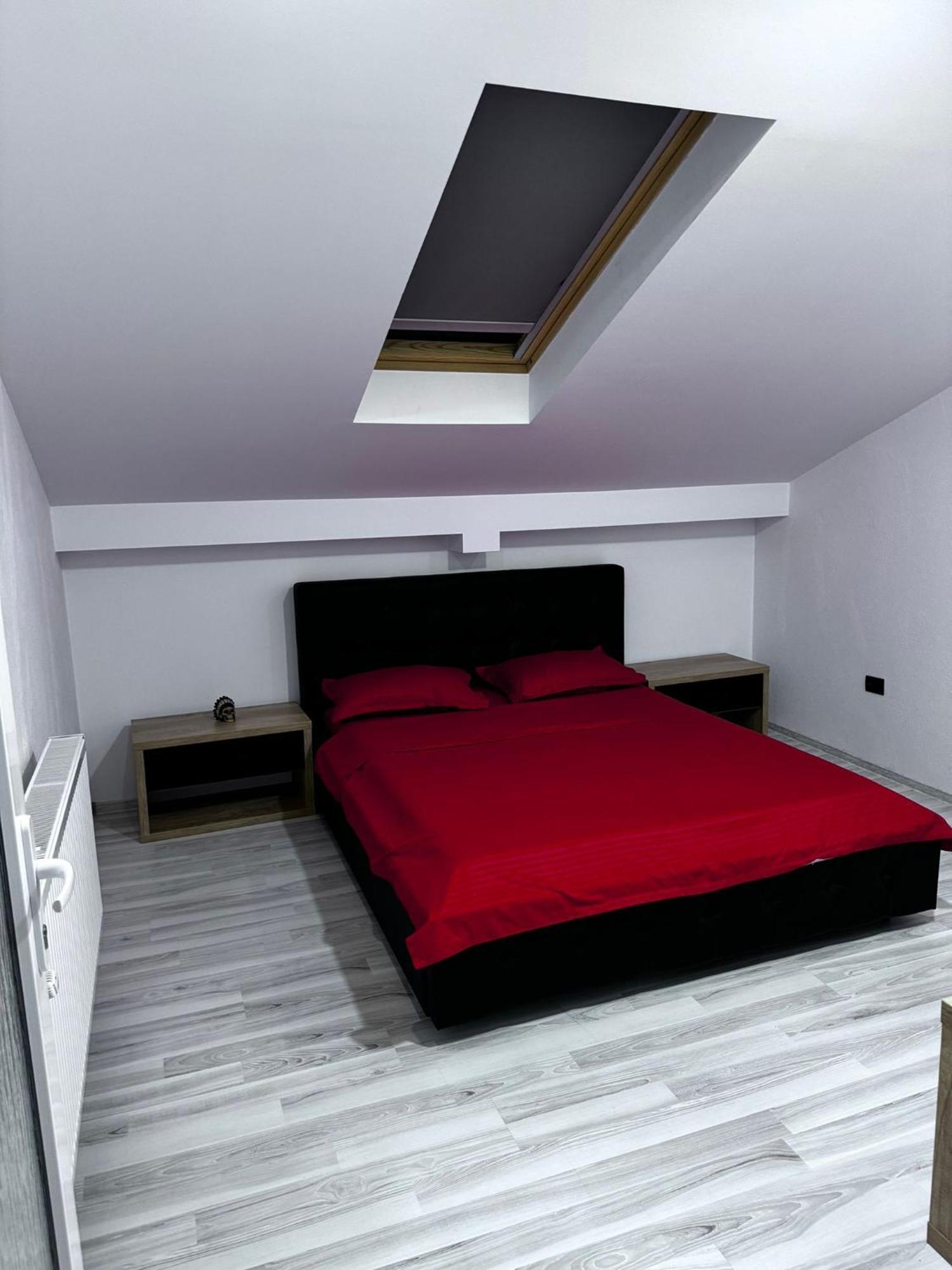 Whitehouse2 Apartman Arad Kültér fotó