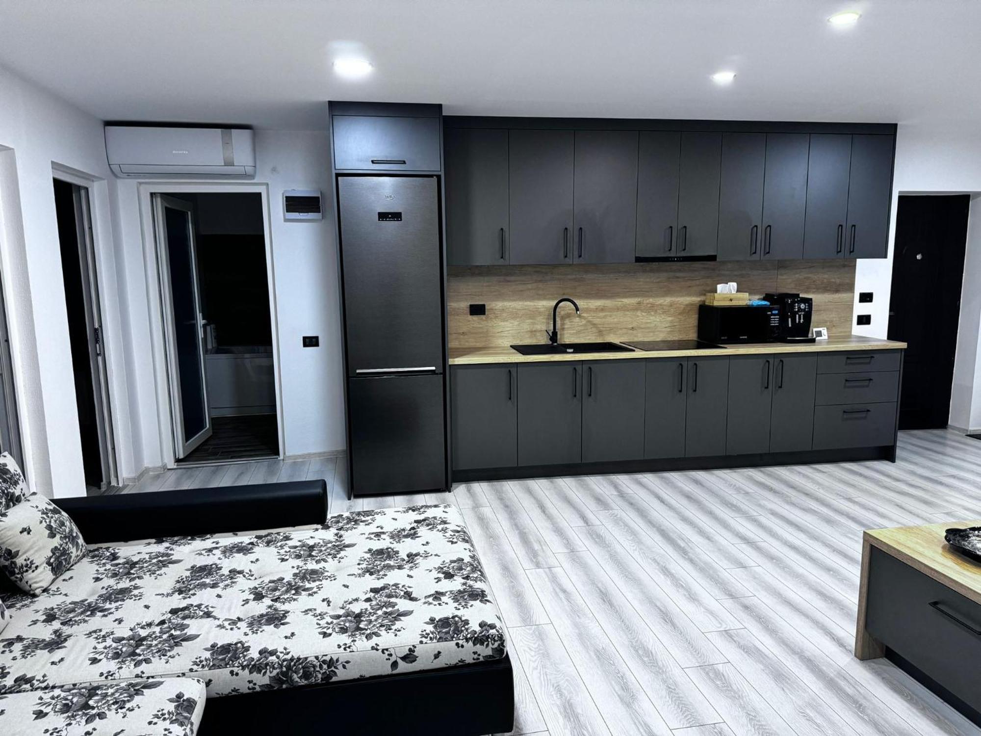 Whitehouse2 Apartman Arad Kültér fotó